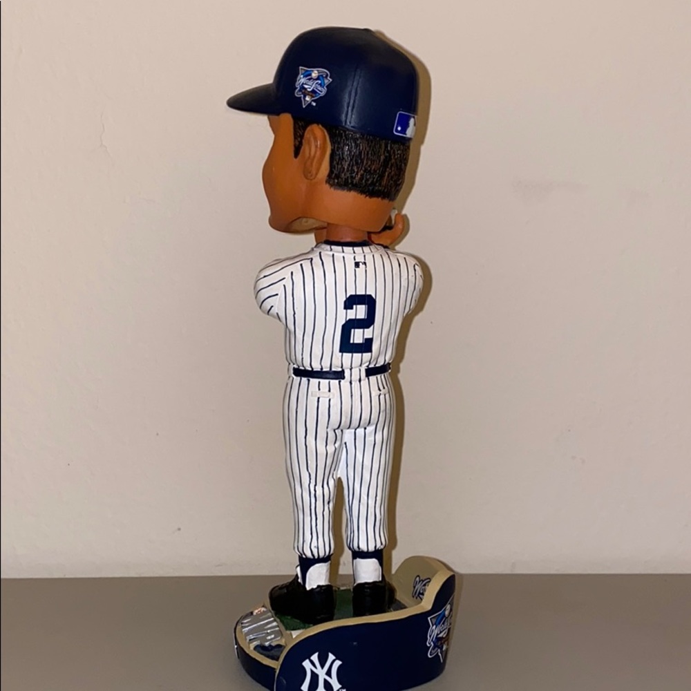 Derek Jeter Bobblehead - Picture 2 of 5